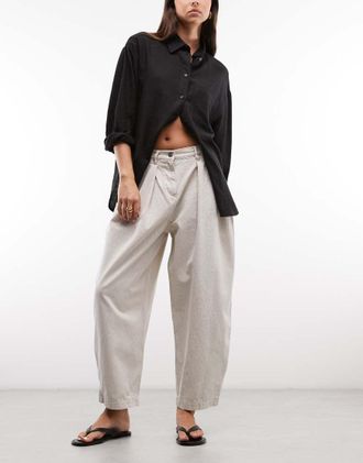 AllSaints Becca - Jeans bombati a pieghe color crema con stampa leopardata-Bianco