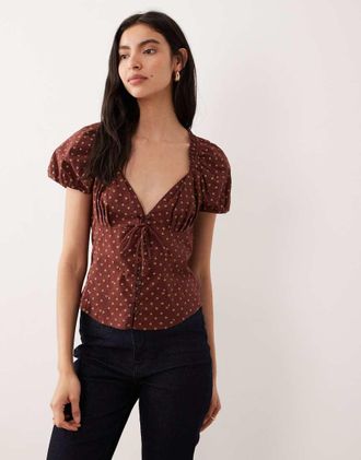 Free People Blusa color cioccolato con stampa a pois-Marrone