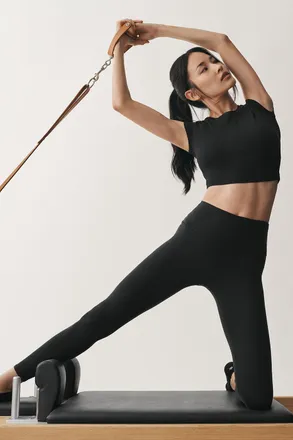 Alo | 7/8 High-Waist Airbrush Legging in Black, Size: Medium