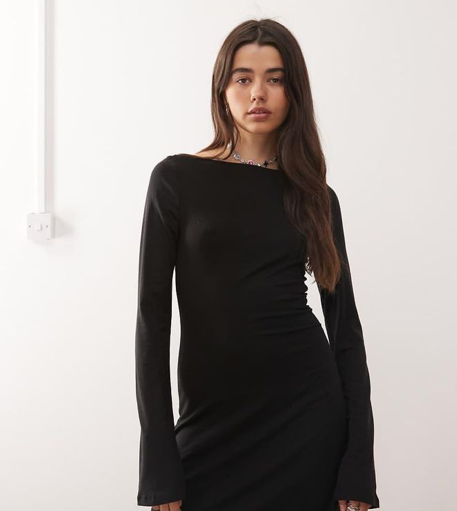 Weekday Exclusivité ASOS Robe courte à col bateau et manches