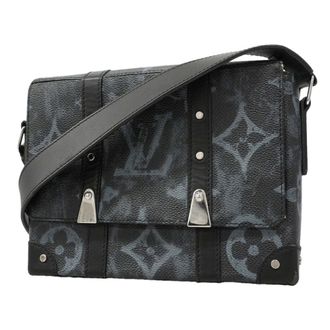 Louis Vuitton Noir Shoulder Bag (Pre-Owned)