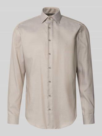 Christian Berg Regular Fit Business-Hemd mit Strukturmuster und Kentkragen in Taupe, Gr&ouml;&szlig;e 39/40