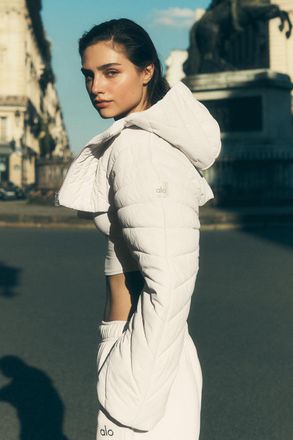 Alo | Quilted Starlight Puffer Shrug Jacket in Bone Beige, Size: Small