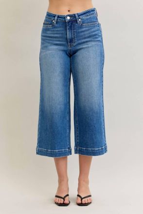 Judy Blue Mid Rise Wide Crop Vintage Jeans In Medium