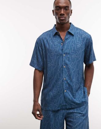 Parlez Clothing Camicia a maniche corte blu medio con stampa geometrica e bottoni in coordinato