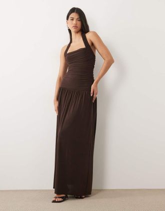 Asos Vestito lungo sinuoso color cioccolato allacciato al collo con arricciatura-Marrone