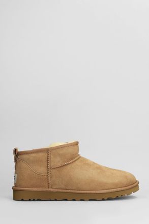 UGG tronchetti tacco basso Classic Ultra Mini in camoscio cuoio naturale