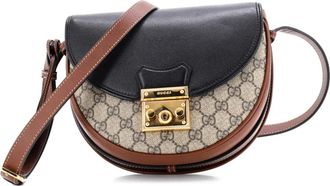 Gucci Borsa a tracolla Padlock Saddle piccola in tela cerata GG e pelle - Marrone