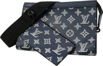 Louis Vuitton Navy Shoulder Bag (Pre-Owned)