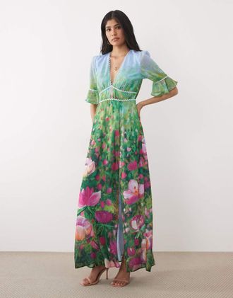 Hope & Ivy Vestito lungo a fiori verdi con scollo a V, maniche corte, spacco sul davanti e volant-Verde