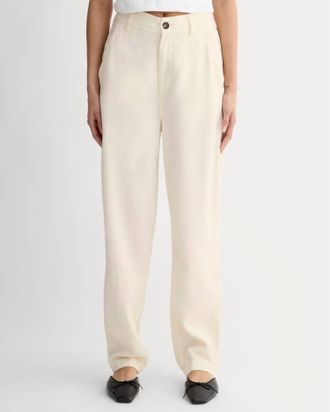 Everlane Womens Slouchy Curved Leg Buttersoft Chino Pants In Bone