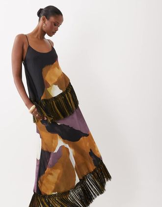Asos Vestito lungo con spalline sottili in raso con stampa astratta bicolore a strati con frange-Multi
