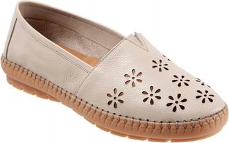 Trotters Womens Rosie Leather Slip-On Shoes In Ivory