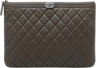 Chanel Pre-owned Clutches, female, Brown, Size: ONE SIZE Pre-owned Quilted Caviar Leather Clutch