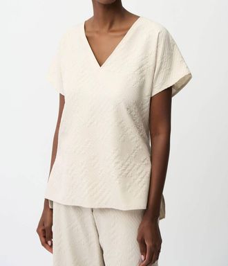 Joseph Ribkoff Geometric Textured Jacquard Top With V-Neckline In Moonstone