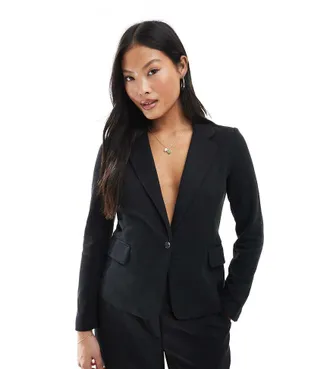 Vero Moda Petite fitted jersey blazer in black