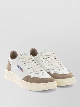 Autry medalist low sneakers perforated toe design