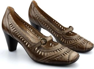 Gabor Geperforeerde Zomer Pump in Taupe - Dames - Pumps - Grijs - 40 1/2 EU - Schoenen