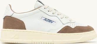 Autry MEDALIST LOW SNEAKERS IN WHITE LEATHER AND ANTELOPE SUEDE