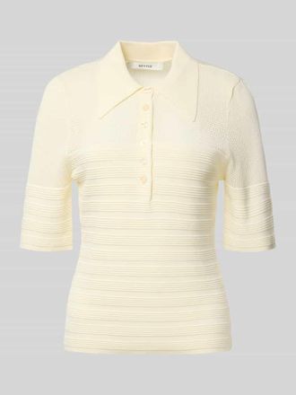 Gestuz Poloshirt aus Viskose-Mix mit kurzer Knopfleiste in Beige, Gr&ouml;&szlig;e S