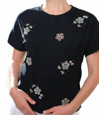 Seventy Beaded Delight Tee In Black White Green