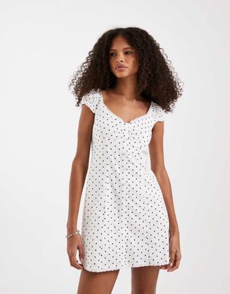 Hollister Vestito corto bianco a pois con maniche ad aletta e bottoni