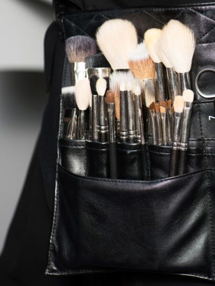 5 prodotti che tutti abbiamo in casa per pulire i pennelli trucco al top