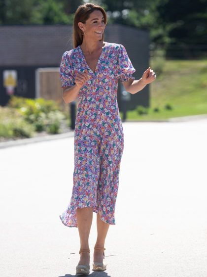 Un abito a fiori per l’estate come quello di Kate Middleton