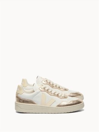 Veja Womens V-90 Sneakers In White Calcaire Platine