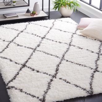 Safavieh Flokati Shag Machine Made Area Rug, Ivory / Dark Grey Shag / Flokati Style Easy Care