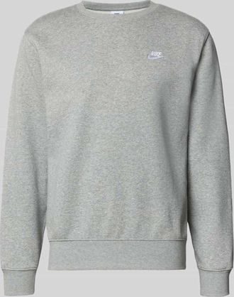 Nike Sweatshirt mit Label-Stitching und Rundhalsausschnitt in Hellgrau, Gr&ouml;&szlig;e XXL