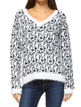 White Mark Womens Leopard Sweater In Black