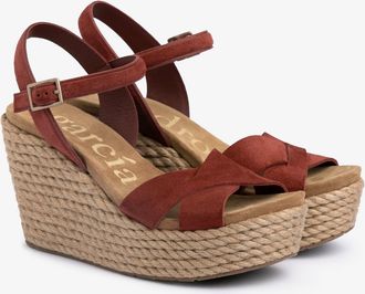Pedro Garcia Criss cross wedge sanal in dark red suede | Dalys | Spring Summer 26 |PEDRO GARCIA