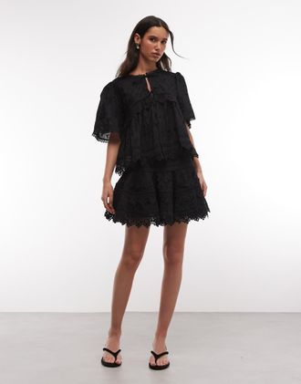 AllSaints Lillith - Minigonna nera in pizzo con volant in coordinato-Nero