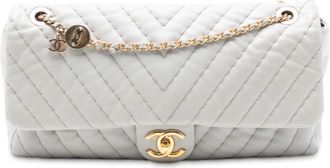 Chanel Tweedehands Jumbo Chevron Kalfsleer Surpique Flap
