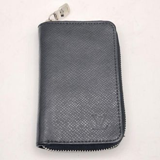 Louis Vuitton Black Taiga Leather (Pre-Owned)