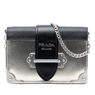 Prada Tweedehands Saffiano Afgebiesde Metallic Vitello Cahier Tas