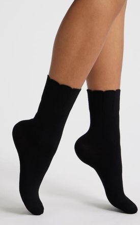 Hue Tulip Border Quarter Socks in Black at Nordstrom