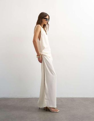 Topshop Vestito lungo senza maniche in cr&ecirc;pe &eacute;cru con incrocio laterale-Nessun colore