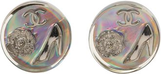 Chanel Voorheen Cc Hars Holografische Camellia Ronde Clip-on Oorbellen