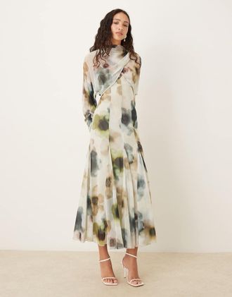 Asos Vestito a maniche lunghe con design sovrapposto a portafoglio, gonna a ruota con godet, schiena scoperta e stampa a fiori sfocata stile acquerello-Mul