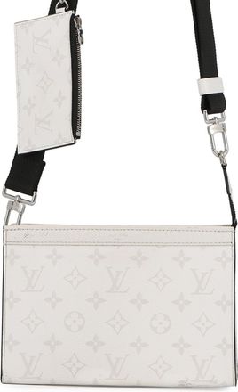 Louis Vuitton White Monogram Taiga Leather Shoulder Bag (Pre-Owned)