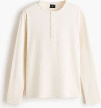 H&M Geripptes Henleyshirt in Slim Fit - White
