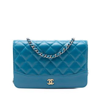 Chanel Tweedehands Gequilted Verouderd Kalfsleren Gabrielle Portemonnee Aan Ketting