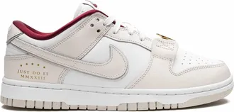 Nike Womens Dunk Low Sneakers In Just Do It White