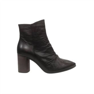 Bueno Womens Jana Scrunchy Boot In Black Leather