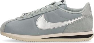 Nike Sneakers, female, Gray, Size: 7 1/2 US Light Low Cut Padded Collar Shoes