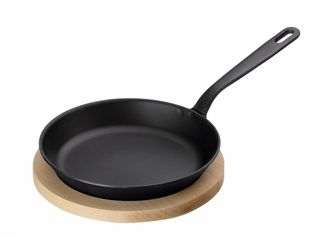 Kuhn Rikon Black Star Swiss Made Spun Iron Frying Pan with Wooden Coaster, 19cm