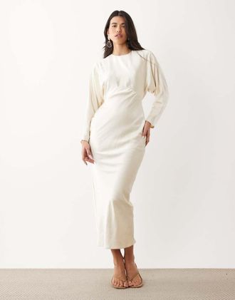 Asos Vestito lungo da sposa in raso color avorio con maniche ad ali di pipistrello-Bianco