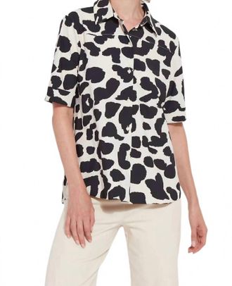 Lyss&eacute; Printed Josie Short Sleeve Button Down Shirt In Wild Contrast